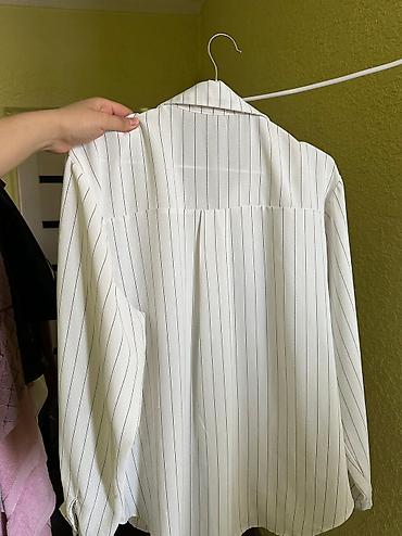 di box: Женские рубашки 
2xl
Мне велика 
А так классные рубашки — 7