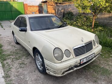 жүк ташуучу машина: Mercedes-Benz : 1998 г., 2.2 л, Механика, Дизель, Седан