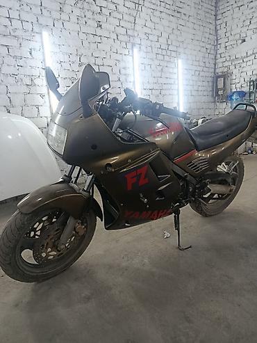 мото кийим: Yamaha FZ —750куб. дорожный спортбайк с полным пластиковым обвесом и — 4