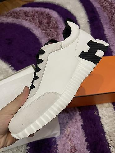 Кроссовки и спортивная обувь: Кроссовки:Hermes - Модель: низкие кроссовки из кожи и замши - Цвет at lalafo.kg — 2 Кроссовки и спортивная обувь: Кроссовки:Hermes - Модель: низкие кроссовки из кожи и замши - Цвет — 2