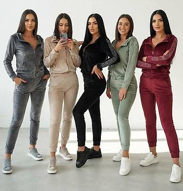 pull i bear srbija: Plisane komplet trenerke,cirkoni na rukavima,prepune elastina — 1