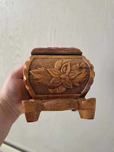 Əl oyma naxışlı taxta şkatulka/kutubça - Material: bərk ağac -