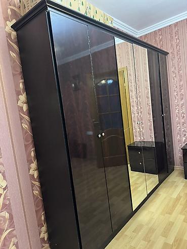 divar skaflari: İşlənmiş, 6 qapı, Güzgülü, Qəhvəyi, Açılan, Düz dolab — 5