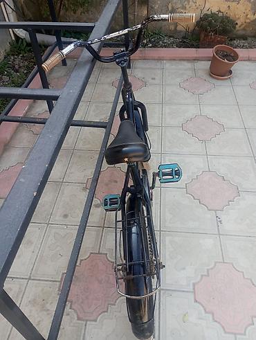 gitara qara: 20 lik uşag velosipedi. oturacag, pedallar ve iki tekerde teze alinib — 4