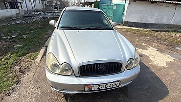 Другие автомобили: Седан серебристого цвета. Основные особенности: - Кузов: 4-дверный — 2