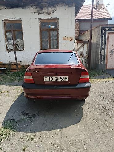 tap az mapet: Opel Vectra: 1.6 l | 1997 il 490000 km Sedan — 2
