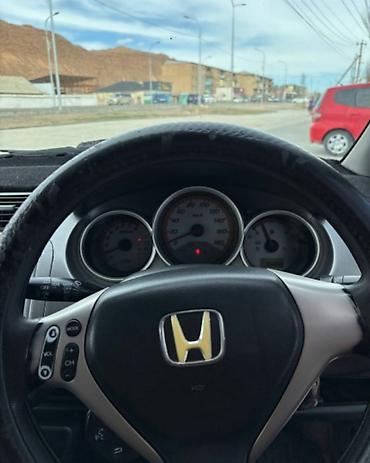 70 сом: Honda Fit: 2006 г., 1.5 л, Автомат, Бензин, Хетчбек — 3