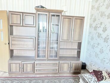 сервант для гостиной: Зал үчүн гарнитур, Колдонулган, Шкаф, ДСП, түсү - Күрөң