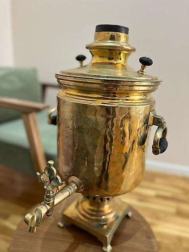 samovar aliram: Smovar 10 lt temiz latun Hec bir problemi yoxdur. Qiymet 600 azn — 1