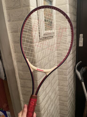 Ракетки: Продаю б.у детскую теннисную ракетку Wilson 23”