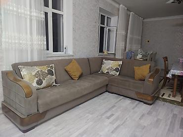 Divan satilir. Fabrik malidi. *Qiymeti 350 Azn catdirilma pulsuz.*