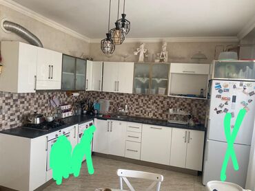 sumqayitda is: Metbex mebeli. 500azn. Real alıcıya endirim olacaq. üzerinde qaz moyka