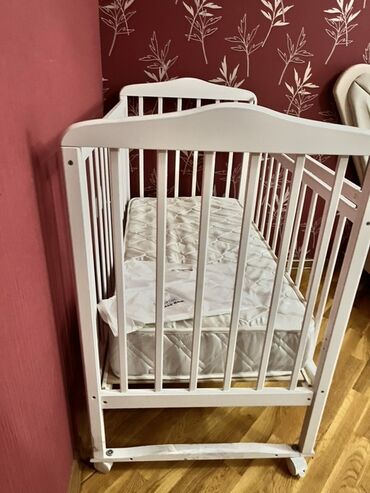 Oğlan və qız üçün, Dördbucaq, Beşik, Dəst ilə, Matras ilə, Yellənmə mexanizm ilə