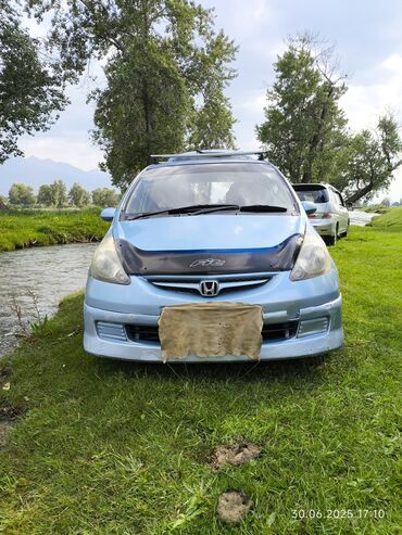 купить бу электромобиль из китая: Honda Fit: 2002 г., 1.3 л, Вариатор, Бензин, Хетчбек