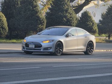 срочно продаю машину бишкек: Tesla Model S: 2015 г., Электромобиль, Хэтчбэк