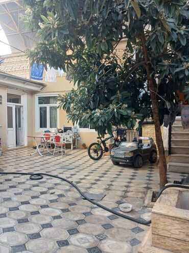 купить дом в бузовнах: Gəncədə tam mərkəzdə Sabir küçəsində 4 otaqlı həyət evi cox təcili