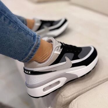 patike 37: Nike air max 2 patike

Novo
Brojevi 36 do 41

fb Moja Kupovina 1