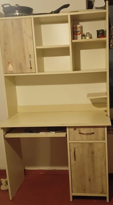 Masalar: Kompüter masası, Açılmayan, Dördbucaq masa