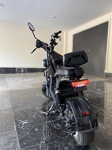 Elektrik skuter – geniş təkərli, komfortlu şəhər gedişi üçün