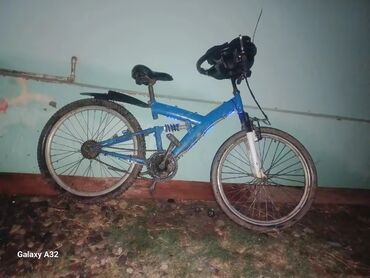 qab qaşiq: Velosiped – dağ/şosse tipli, 24" təkərlər, mavi rəngli gövdə, ön
