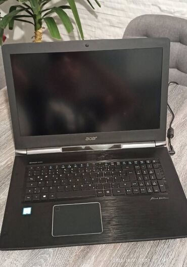 Acer: Intel Core i7, 16 GB OZU, 17 " — 3