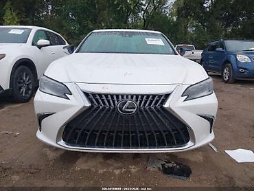 inter: Lexus ES: 2023 г. — 1