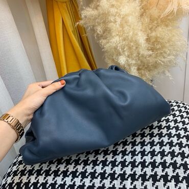 qadın cemperləri: Клатч, Bottega Veneta, Новый