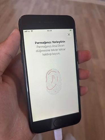 iphone en ucuz telefon: IPhone SE 2020, Qara, Simsiz şarj — 4