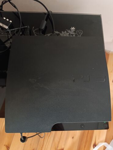Avtoelektronika: Sony PlayStation 3 . 320 gb yaddaş . 2 original pult . 1 ədəd