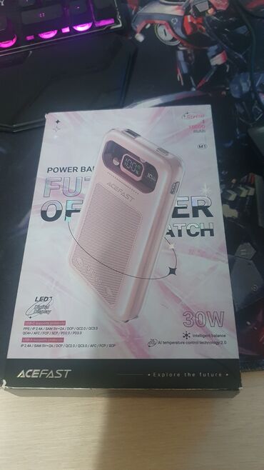 Внешние аккумуляторы: Power bank розовый 30w 10000 mAh/38.5wh коробка была уже вскрыта но