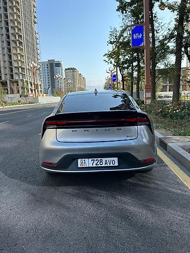 автомаш: Toyota Prius: 2024 г., Лифтбек — 5