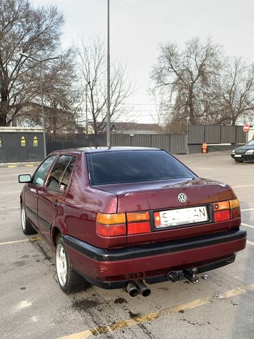 Volkswagen: Volkswagen Vento: 1994 г., 1.8 л, Механика, Бензин, Седан