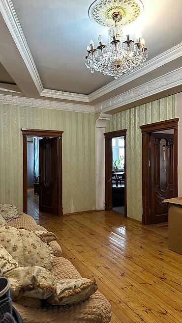 Köhnə tikili: Geniş və işıqlı mənzil interyeri - Klassik dizaynlı geniş zal — 6