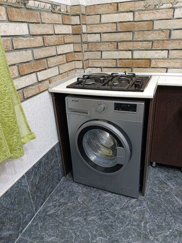 Uzunmüddətli kirayə mənzillər: Uzunmüddətli kirayə mənzil – tam mebellə - Geniş və işıqlı otaq — 10