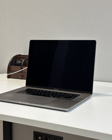 ноутбук для работы: Ноутбук, Apple, 16 ГБ ОЭТ, Intel Core i7, 16 ", Колдонулган, Татаал эмес тапшырмалар үчүн, эс тутум SSD