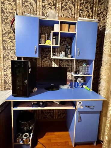 продам офисную мебель бу: Продаю компьютерный стол в хорошем состоянии