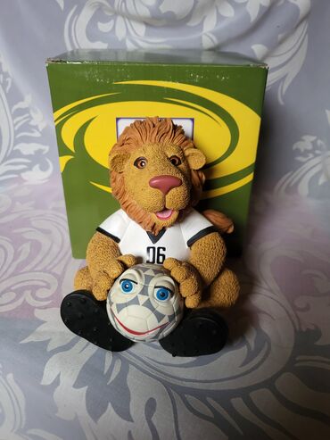 Ostali kućni dekor: Figura,sparkasa,nova Svetsko prvenstvo u fudbalu. Nemacka — 2