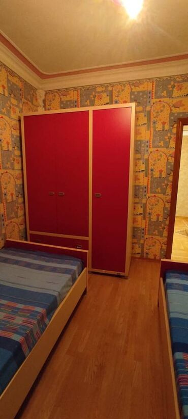 Uzunmüddətli kirayə mənzillər: Azadliq metrosuna yaxin 9 mertebeli binanın 4-cu mərtəbəsində — 2