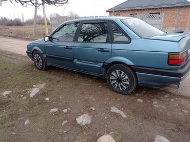 Volkswagen: Volkswagen Passat: 1990 г., 1.8 л, Механика, Бензин, Седан