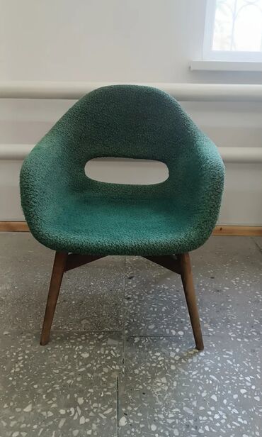 коженое кресло: Продаю редкое винтажное кресло-ракушка из Чехословакии, ретро