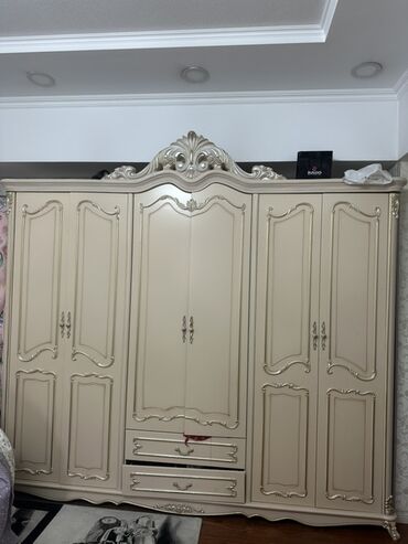 Двуспальные кровати: 🏠 Сдаётся 4-комнатная квартира в центре города на долгий срок ✨ — 13