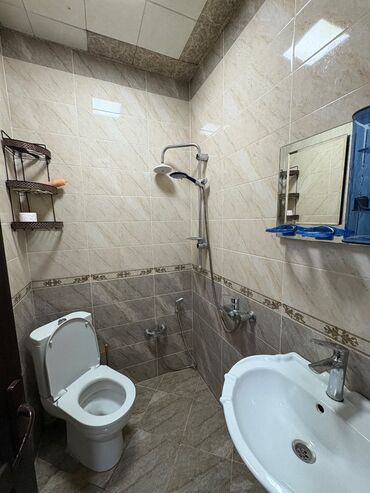 Mənzil kirayələyirəm: Ev ecemi metrosu ile arasi 2 deqiqedir. 10 mertebeli binanin 3 cu — 13