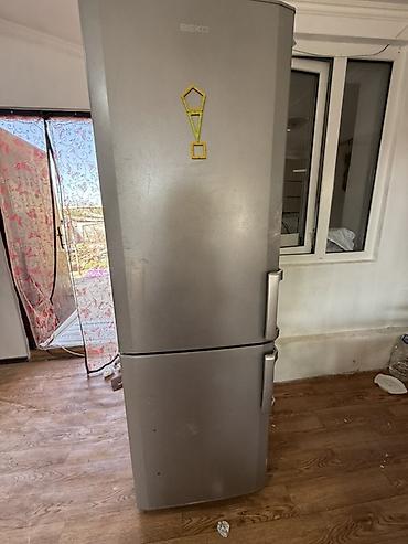куплю витринный холодильник: Холодильник Beko, Б/у, Двухкамерный, No frost, 60 * 180 * — 1