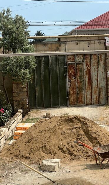 darvaza qapl: İşlənmiş darvaza. Ölçüləri 3.6m * 2.9m