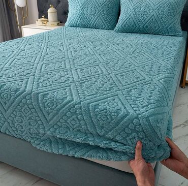 Ostalo: Reljefni čaršafi
Čaršaf na lastiš 25 + 2 jastučnice(5) 
Cena 3800 din — 1