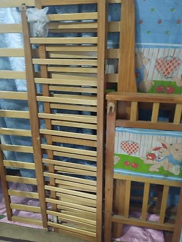bunk bed: Детская деревянная кроватка (разобранная) с комплектом мягких бортиков — 4