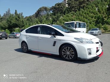 дом на колёсах: Toyota Prius: 1.8 л | 2011 г. Хэтчбэк