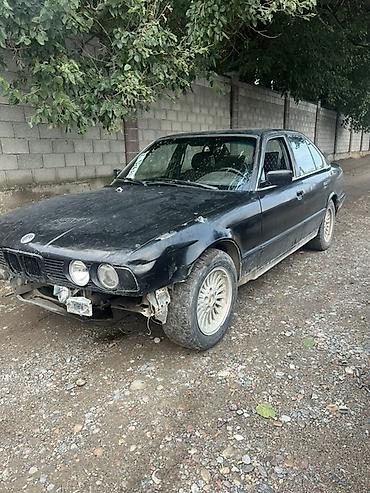 Oldsmobile: BMW : 1990 г., Седан — 3