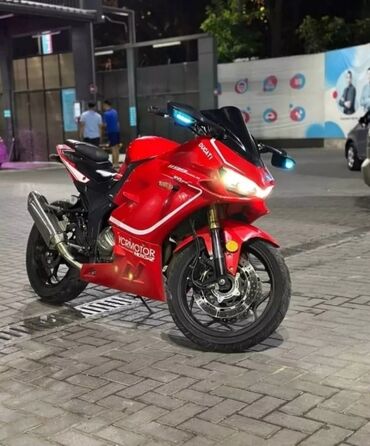 ducati скутер: Спортбайк Ducati, 400 куб. см, Бензин, Чоңдор үчүн