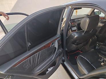 Mercedes-Benz: Mercedes-Benz E-Class: 3.2 l | 2002 il Sedan — 5